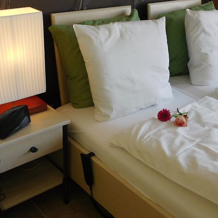 Hotel Golden Dragon Dessel Kültér fotó