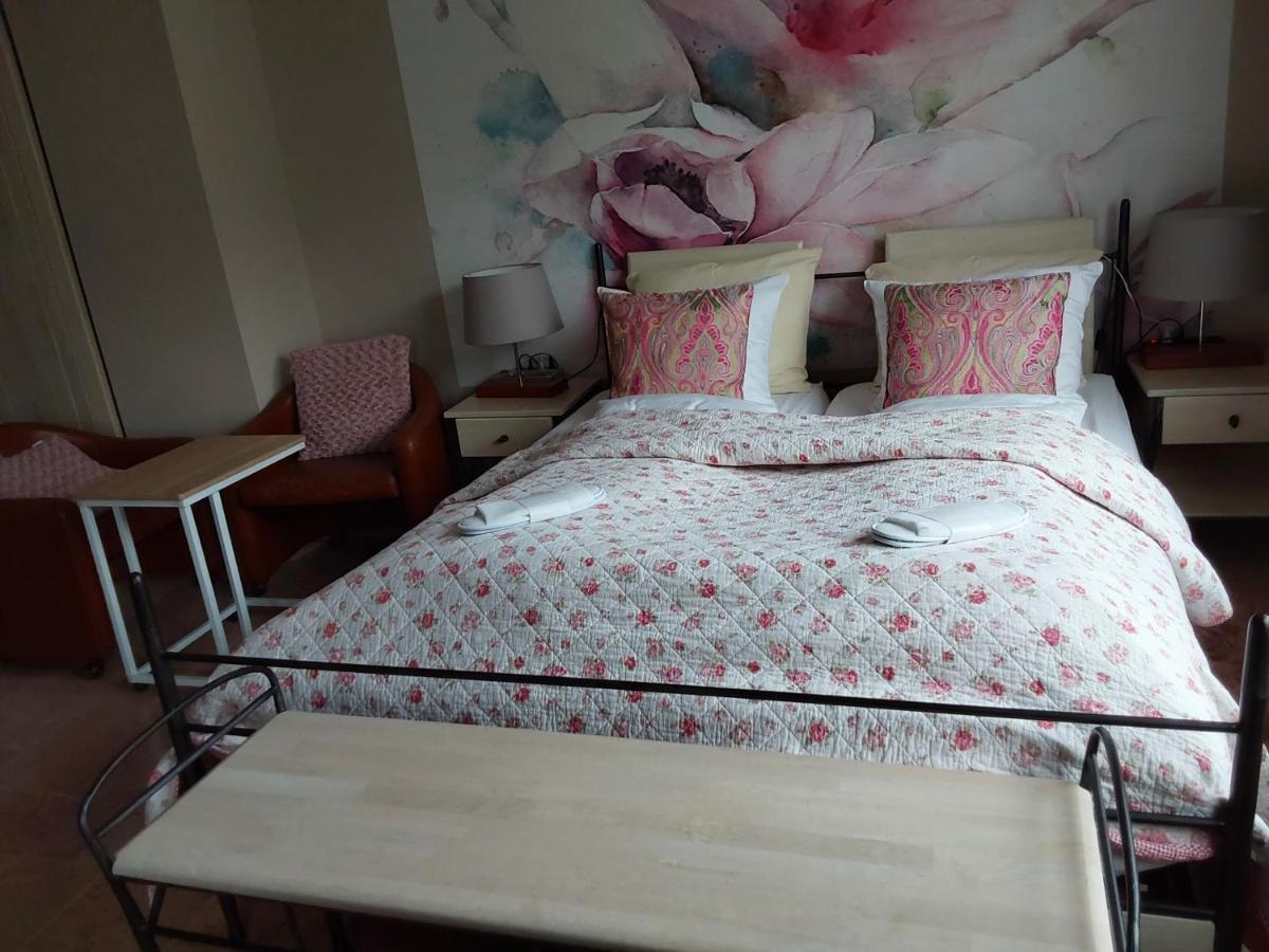 Hotel Golden Dragon Dessel Kültér fotó