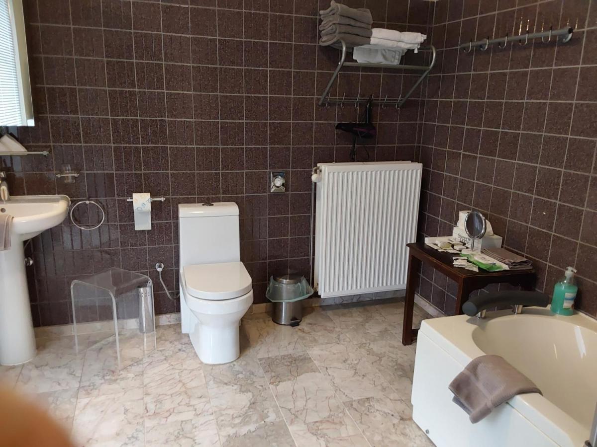 Hotel Golden Dragon Dessel Kültér fotó