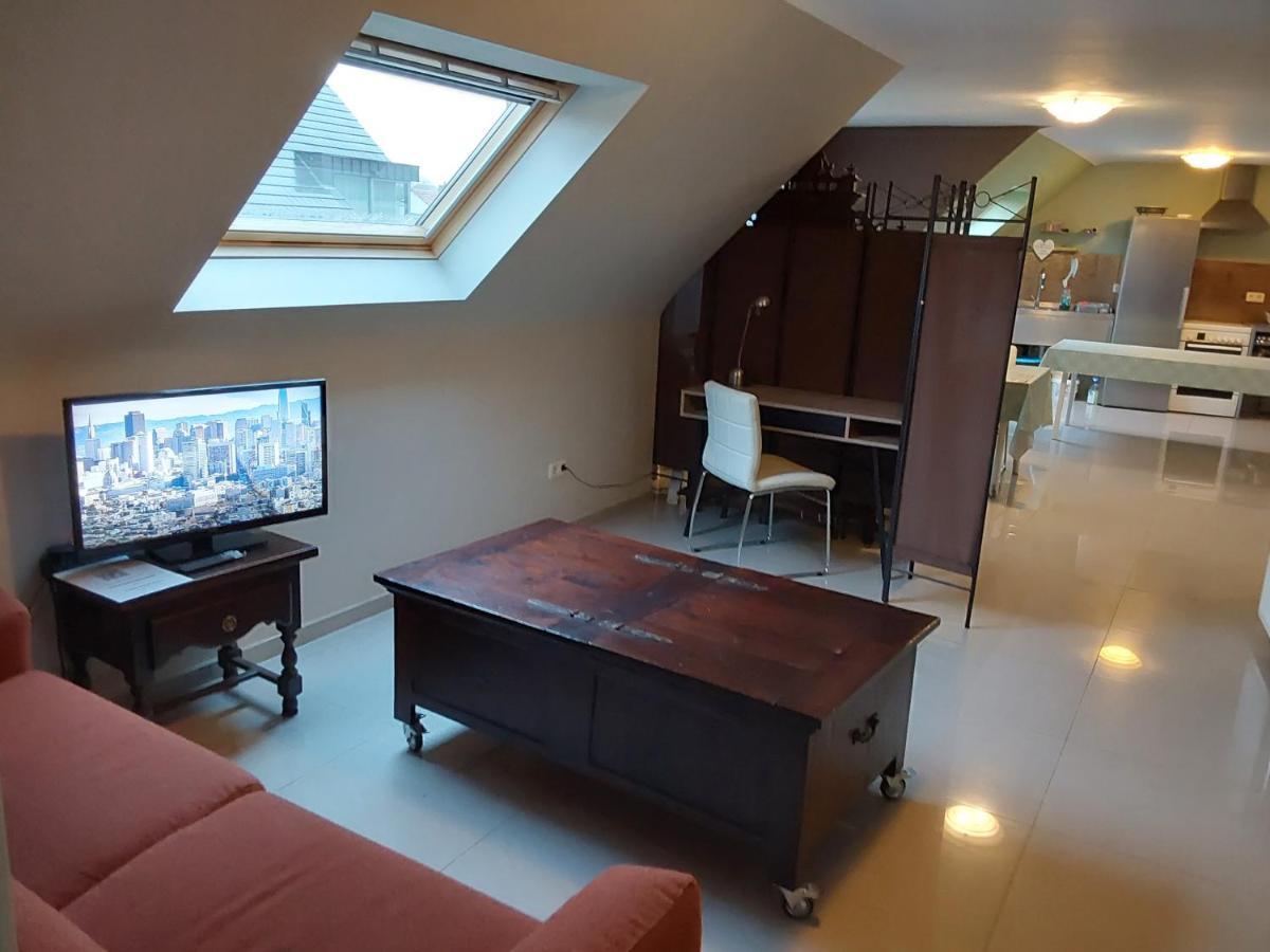 Hotel Golden Dragon Dessel Kültér fotó