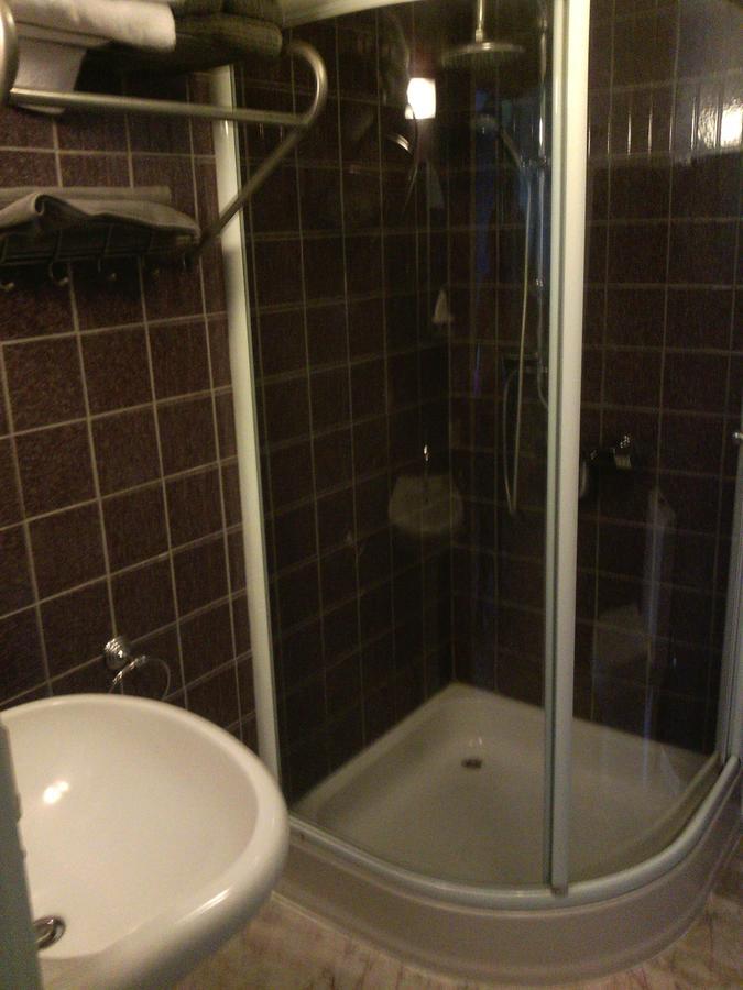 Hotel Golden Dragon Dessel Szoba fotó
