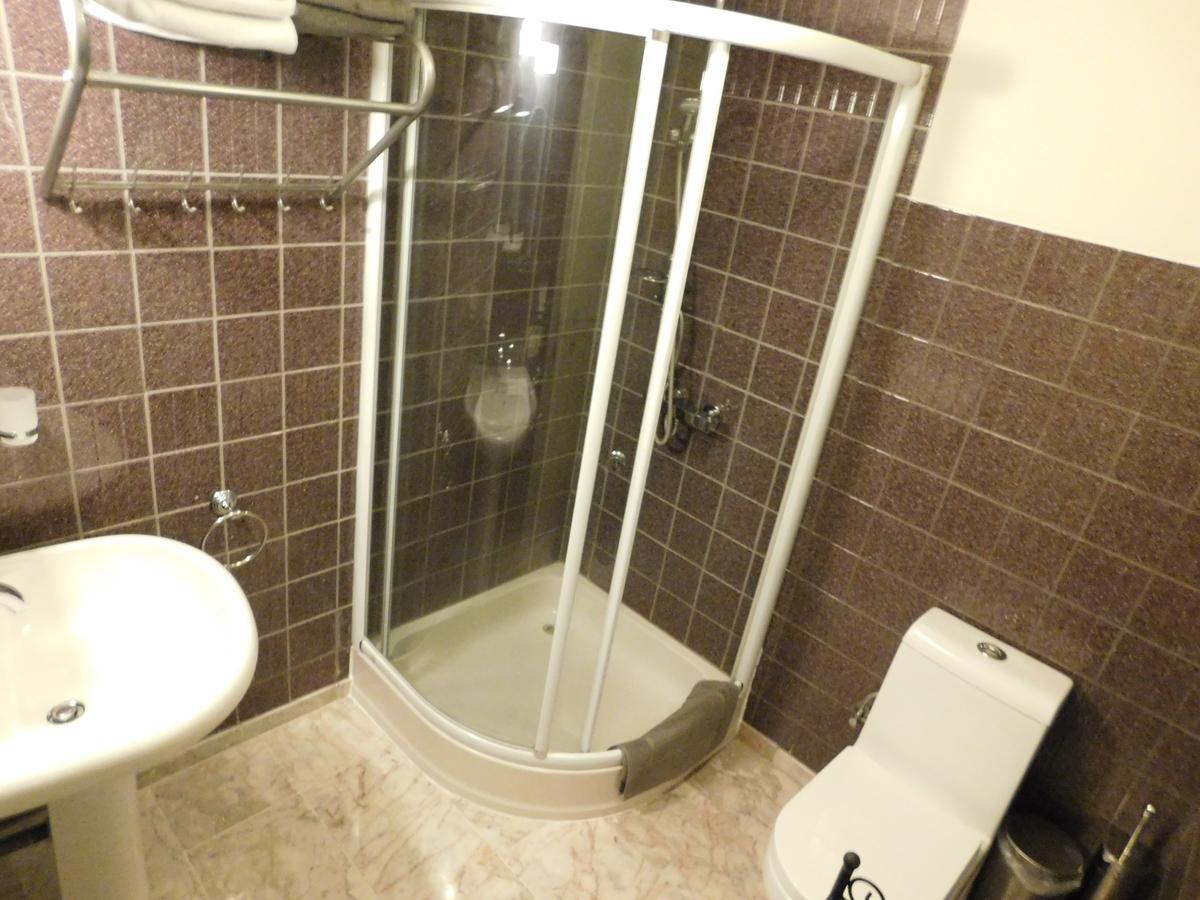 Hotel Golden Dragon Dessel Kültér fotó