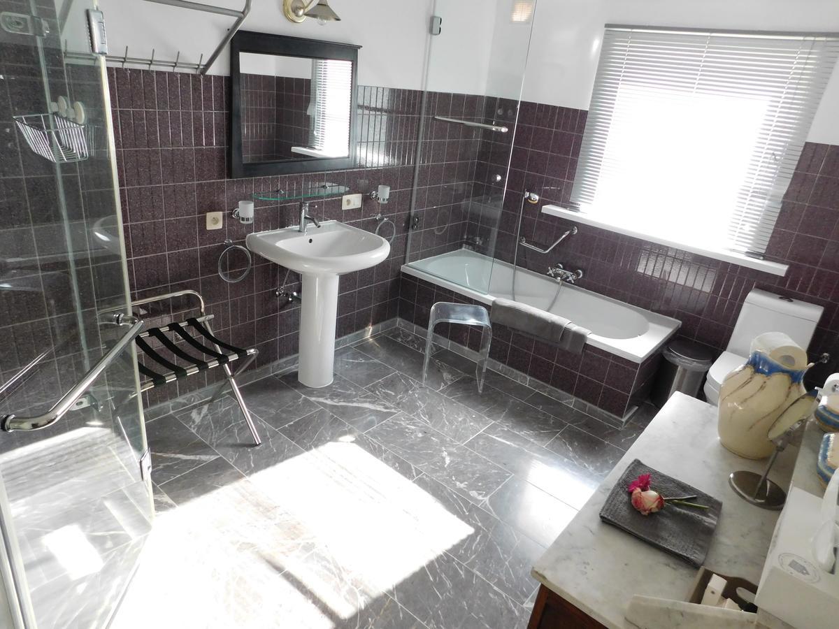Hotel Golden Dragon Dessel Kültér fotó