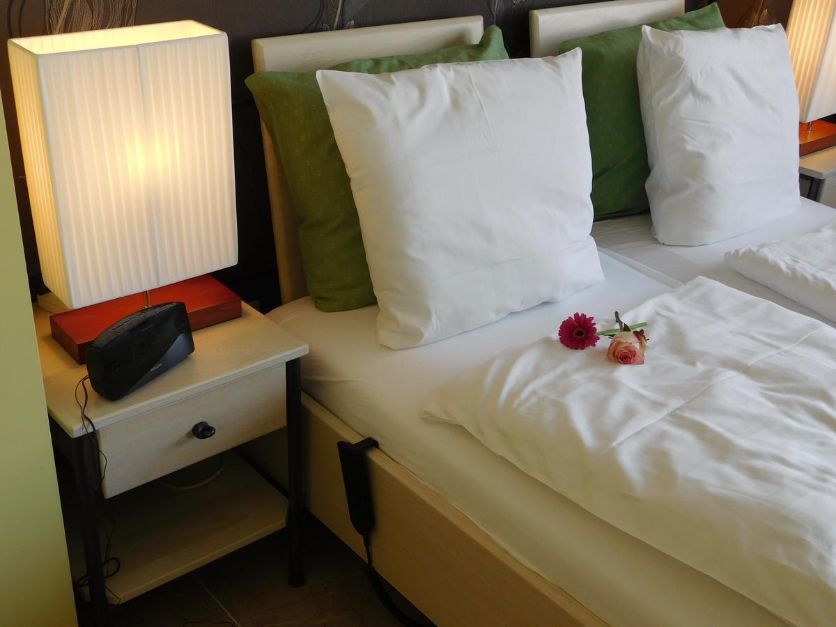 Hotel Golden Dragon Dessel Kültér fotó